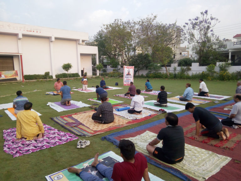 जानकीपुरम विस्तार में शुरू हुआ पांच दिवसीय विशेष निशुल्क योग शिविर